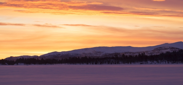 Månadens bild: Soluppgång över Tänndalssjön Månadens bild: Soluppgång över Tänndalssjön