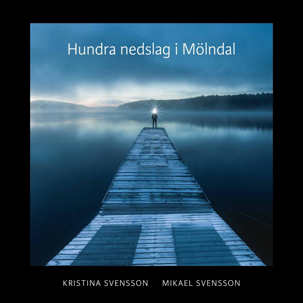 Bokomslag till Hundra nedslag i Mölndal. Framsidesbilden föreställer Rådasjön och är tagen av Mikael Svensson. Design Anneli Pettersson. 